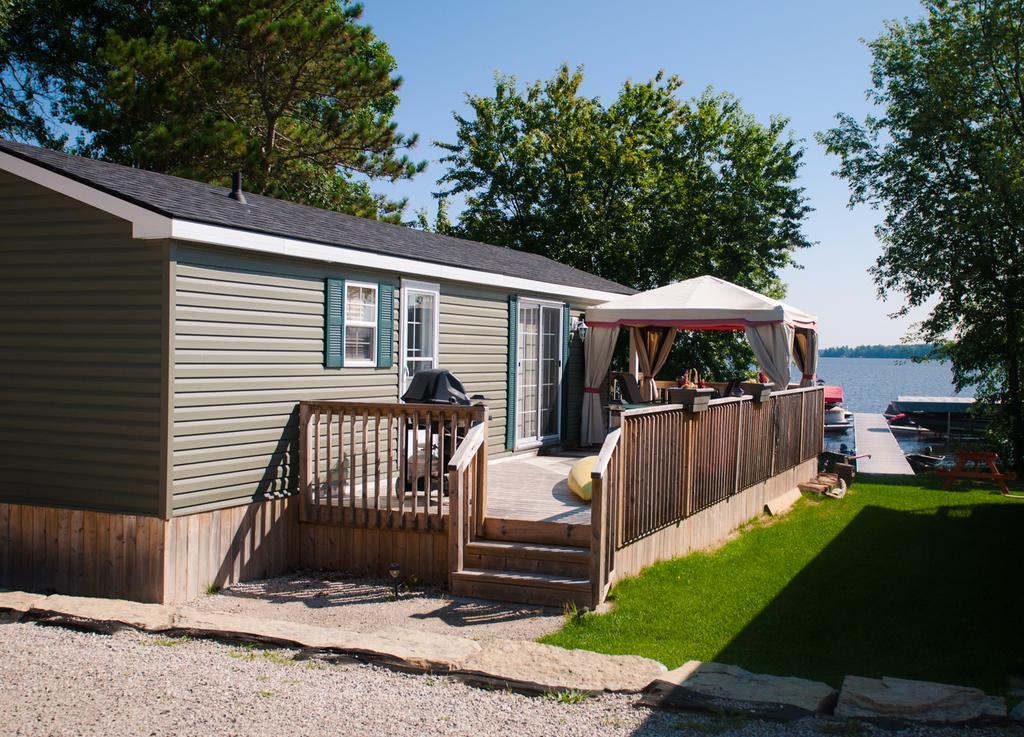 Mccreary'S Beach Resort Perth Exterior foto